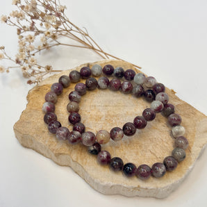 „Mystic Ground“ – Purple Mica Armband (8 mm)