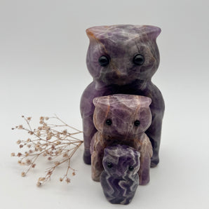 Eulenfamilie aus Amethyst – Weisheit & Schutz in violetter Harmonie
