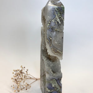 Moosachat Turm – Wurzelkraft & Waldflüstern