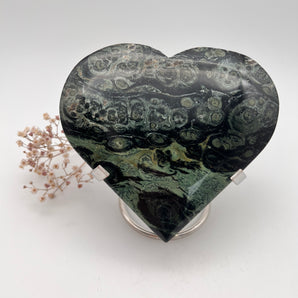 Eldarit Herz – Stärke, Tiefe & Urvertrauen, auf Ständer