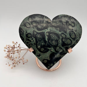 Eldarit Herz – Stärke, Tiefe & Urvertrauen, auf Ständer