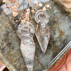 Bergkristall-Göttin – Lichtträgerin für Klarheit, Intuition & Schutz