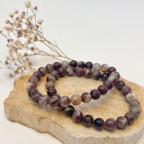 „Mystic Ground“ – Purple Mica Armband (8 mm)