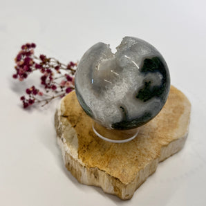 Moosachat Kugel – dein Naturlicht für Erdung, Wachstum & innere Harmonie