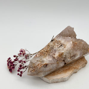 Druzy Achat Turm – Erdung, innere Ruhe & zarter Seelenglanz