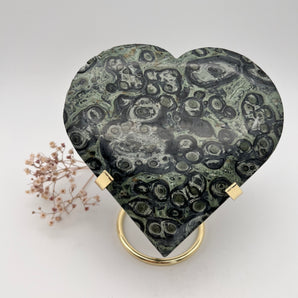 Eldarit Herz – Stärke, Tiefe & Urvertrauen, auf Ständer