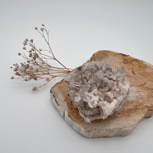 Klarheit pur – Bergkristall-Cluster zur Energieklärung