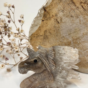 Bergkristall Einhorn – Lichtwesen aus Kristall und Traum