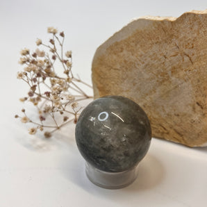 Gartenquarz Kugel – Welten in dir