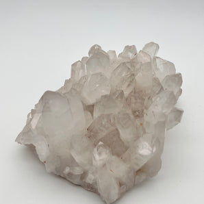 Naturbelassener Bergkristall – Lichtbringer & Energiefeld