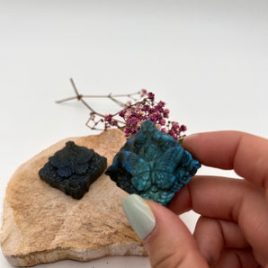 Labradorit Schmetterling – Transformation im Licht