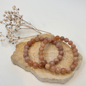 Lunar Softness – Armband aus Pfirsichmonstein (8mm)