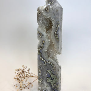 Moosachat Turm – Wurzelkraft & Waldflüstern