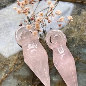 Rosenquarz Göttin – Liebe, Sanftmut & Selbstannahme