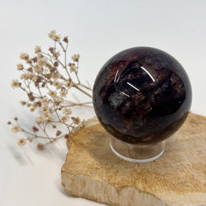 Feuerquarz Kugel – Lebenskraft in Bewegung