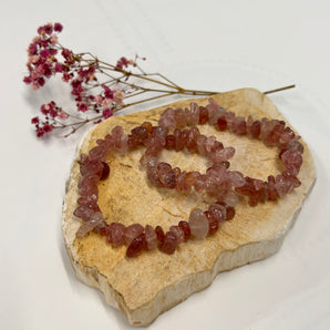 Erdbeerquarz Splitterarmband – dein Herzbegleiter für Freude, Liebe & Leichtigkeit