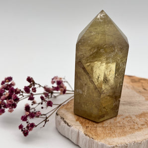 Citrin Spitze mit Phantom – Fülle, Selbstvertrauen & innere Führung