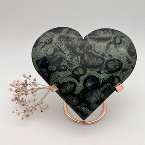 Eldarit Herz – Stärke, Tiefe & Urvertrauen, auf Ständer