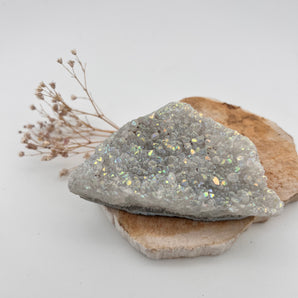 Auraglanz – Regenbogenlicht im Rohstein