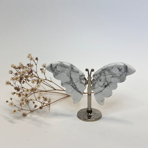 Howlith Schmetterling – Leichtigkeit der Seele