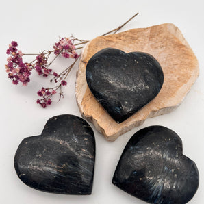 Astrophyllit Herz – Seelenverbindung, Selbstannahme & innere Führung