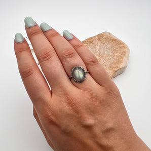 „Mystic Shield“ – Labradorit Ring (925 Silber, verstellbar)