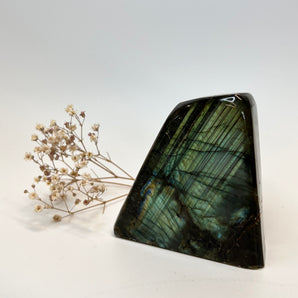 Labradorit Freeform – Tanz des Nordlichts