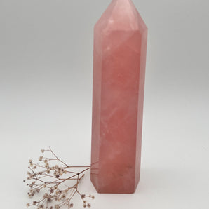 Große Rosenquarz-Spitze – Herzheilung & sanfte Stärke