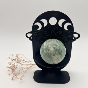 Kugelhalter mit Schmetterlingsmuster – für deine Kristallkugeln & Edelsteinschätze