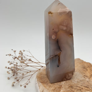 Kirschblütenachat Turm – Wachstum & sanfte Transformation