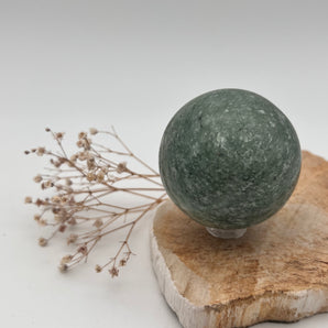 Grüne Serpentin Kugel – Erdung, Schutz & neue Kraft